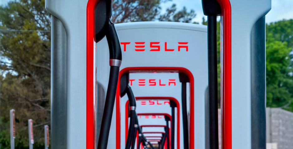 Tesla сократит более 10% сотрудников из-за замедления спроса