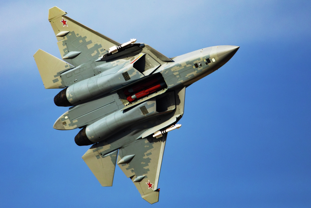 Российский истребитель Су-57Э во время демонстрационного полета