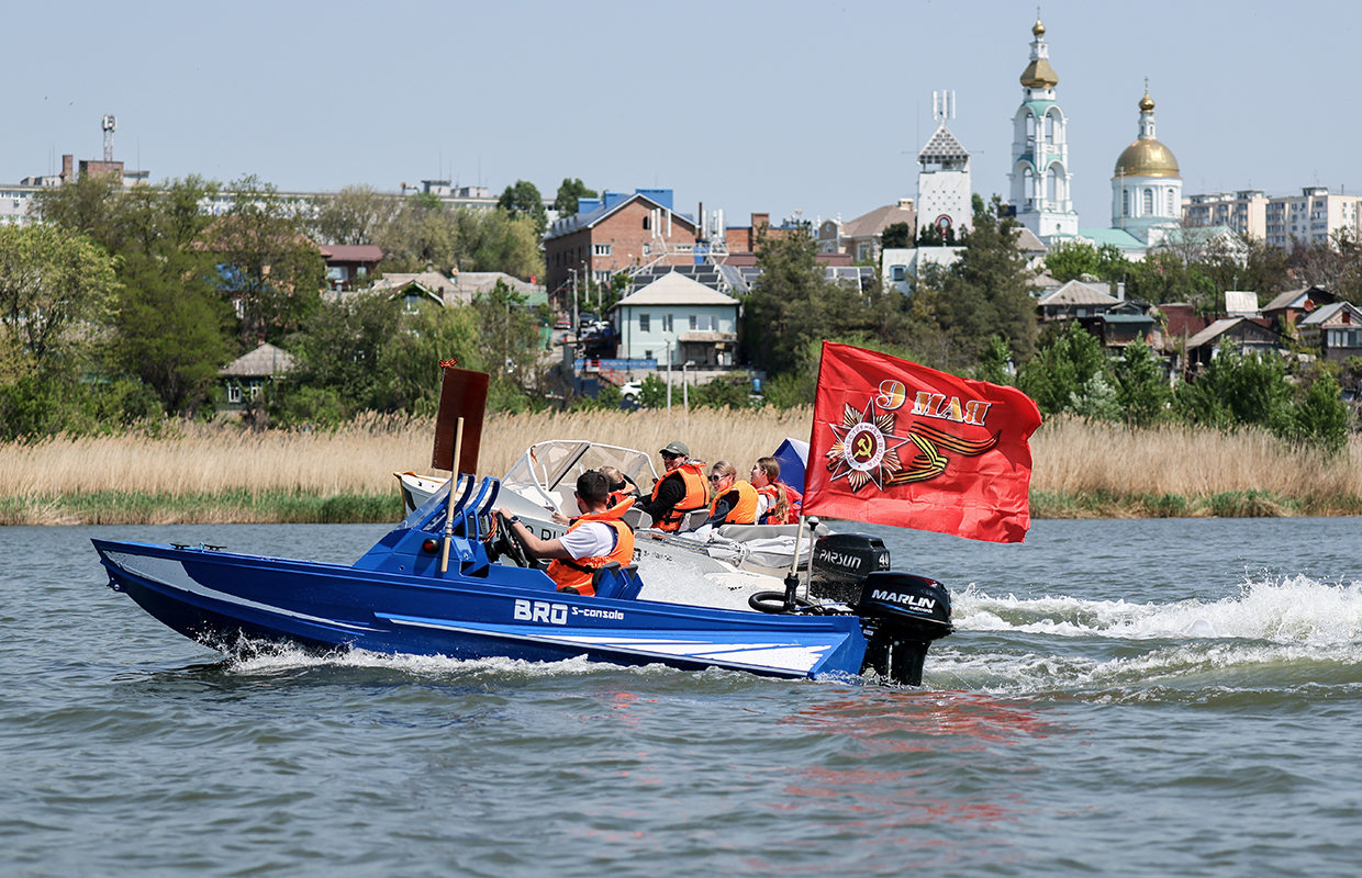 Участники Прогулки памяти на&nbsp;реке Дон в&nbsp;Ростове-на-Дону. Акция приурочена ко&nbsp;Дню Победы