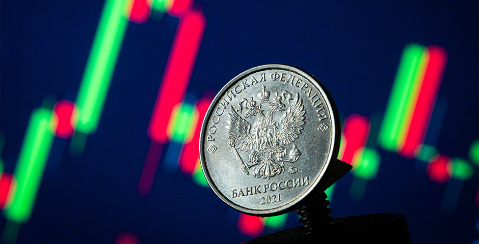 Bloomberg назвал рубль самой укрепившейся валютой к доллару