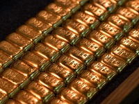 Цена золота обновила исторический максимум, впервые превысив $2400